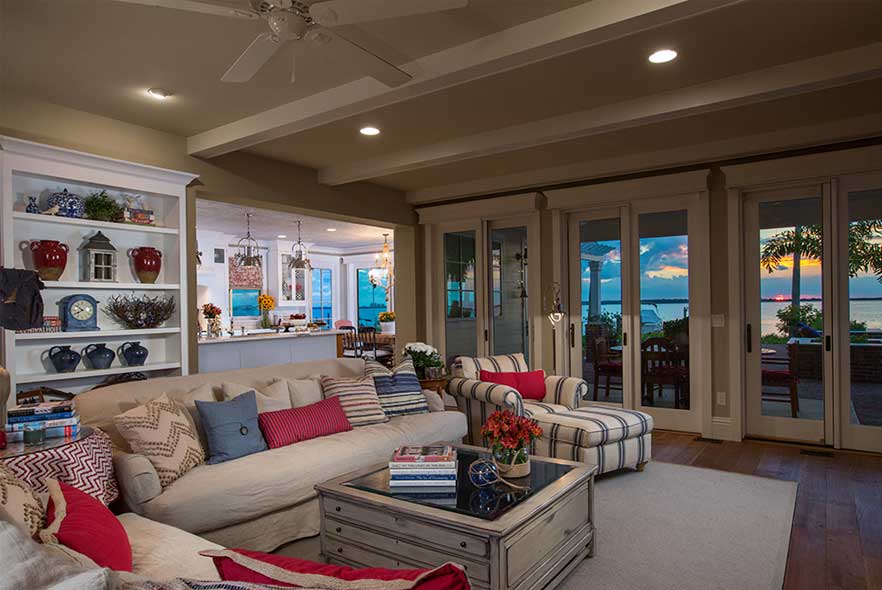 Traditional style family room interior