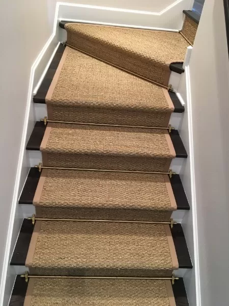 Stair runner with stair rods
