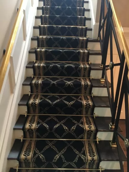 Stair runner with stair rods