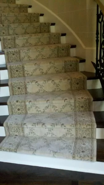 Stair runner on curving staircase