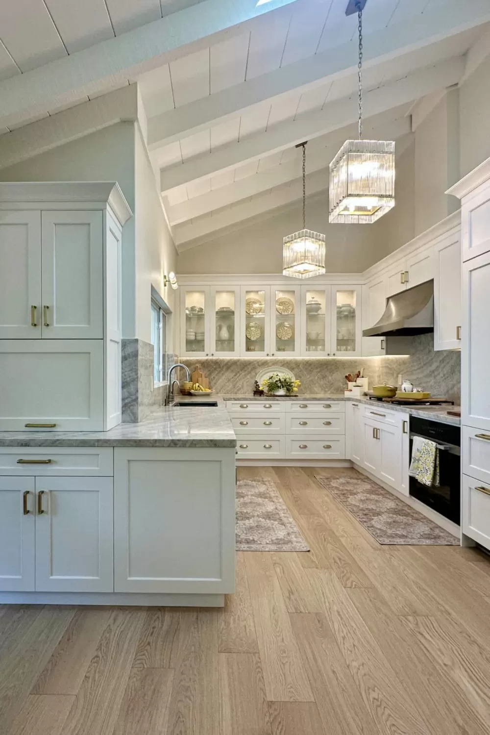 Light colored French White Oak in a kichen.