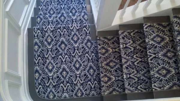 Quarter turn stair runner with all-over pattern